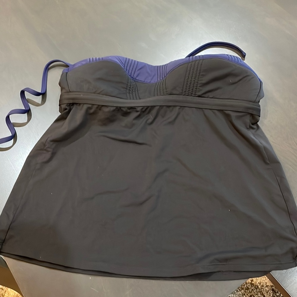 Athleta tankini top- black and navy